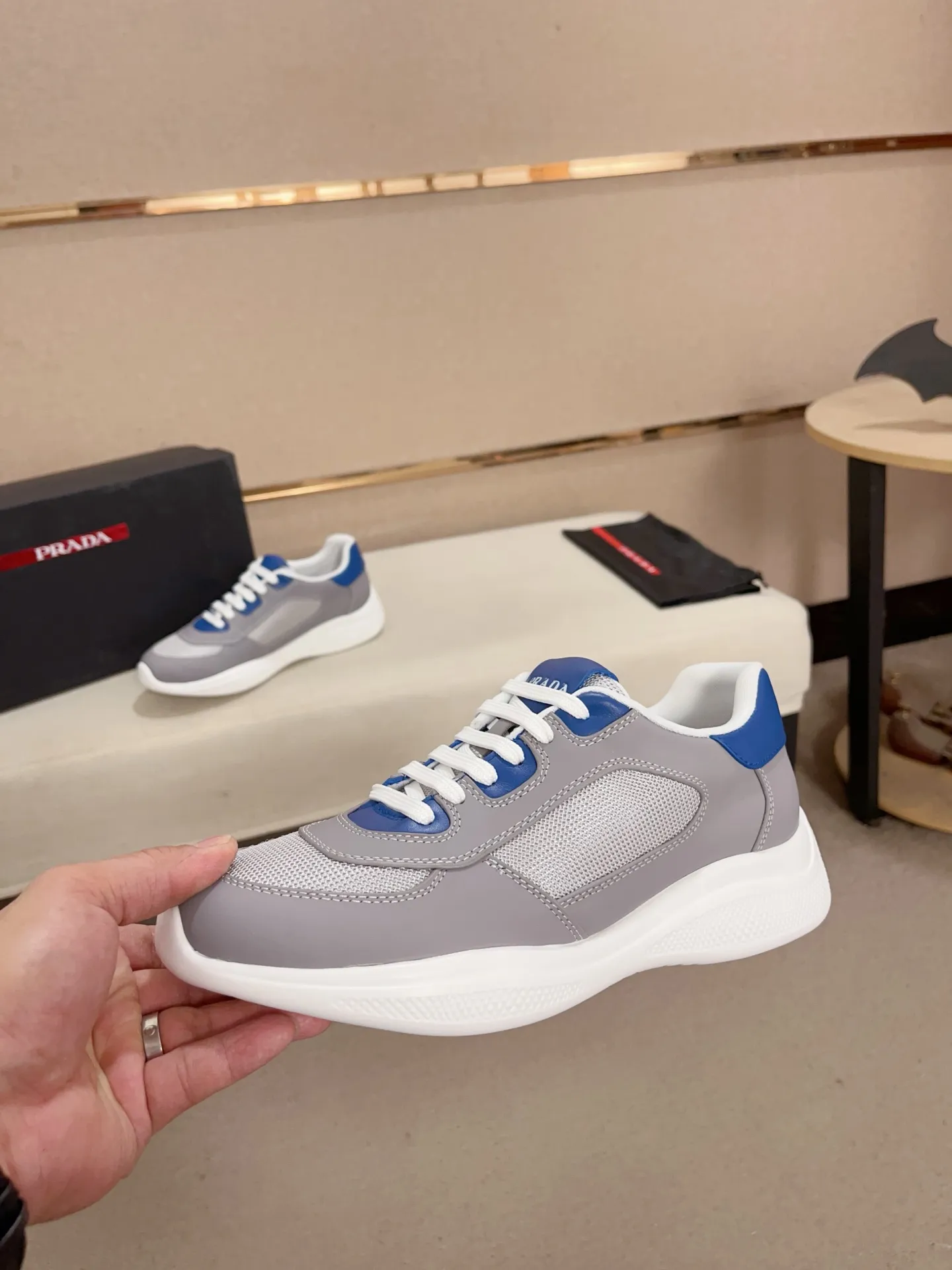 Men's shoes 💰 720💰 ✔️✔️✔️Top high version. High-quality new PRADA (Prada) counters are launched at the same time. The new men's shoes and 😘 fabrics are made of high-tech glue-making technology. Lining: Full cowhide lining. 👍🏿High-end☄️Open-molded non-slip rubber outsole, exquisite lines, simple and elegant, comfortable and high-end for leisure travel. Code number: 39 to 44 (can be customized 45-46-47, non-returnable)